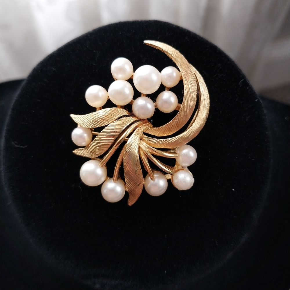 CROWN TRIFARI Vintage Brooch